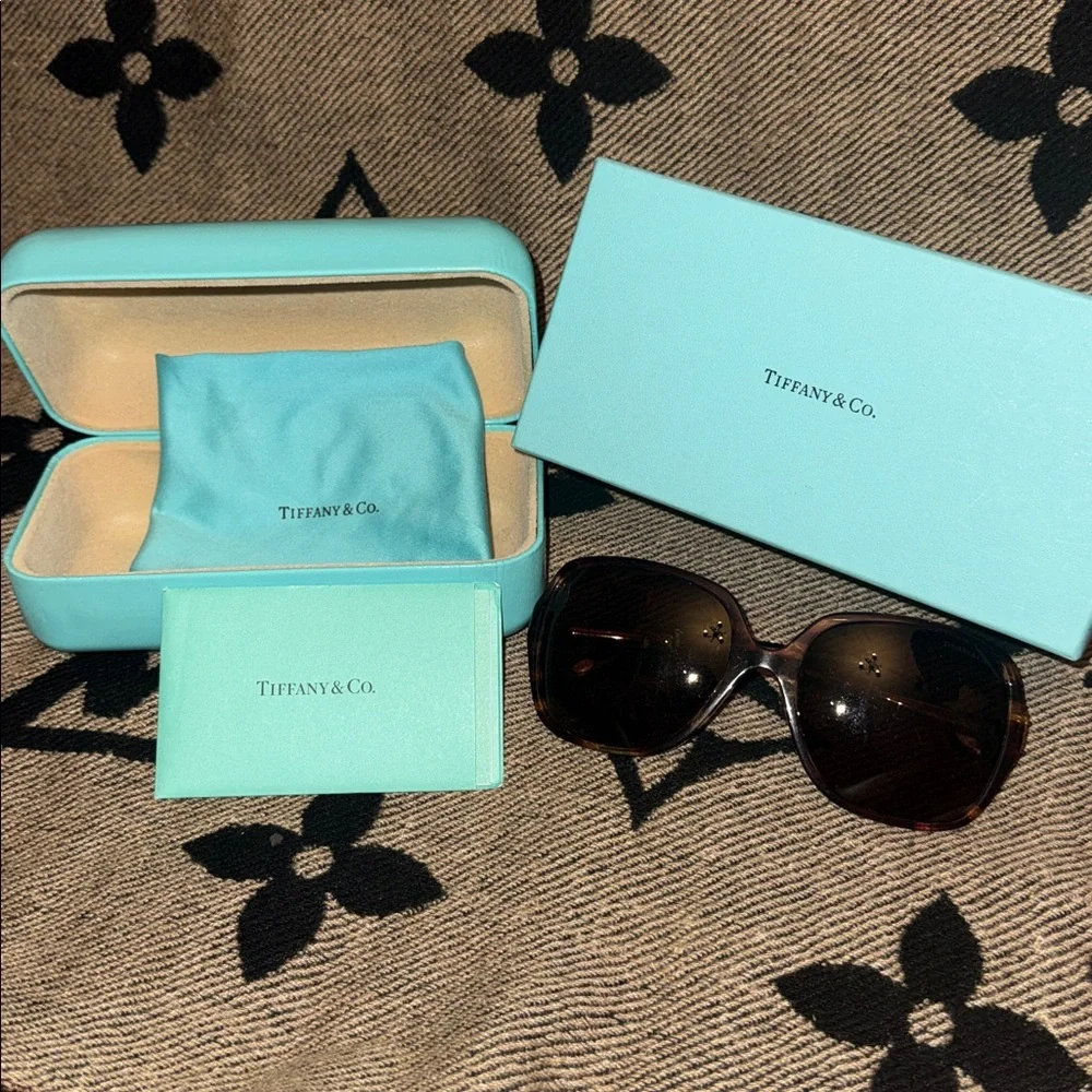 Tiffany & Co. Sunglasses Full Inclusion - Picture 3 of 8